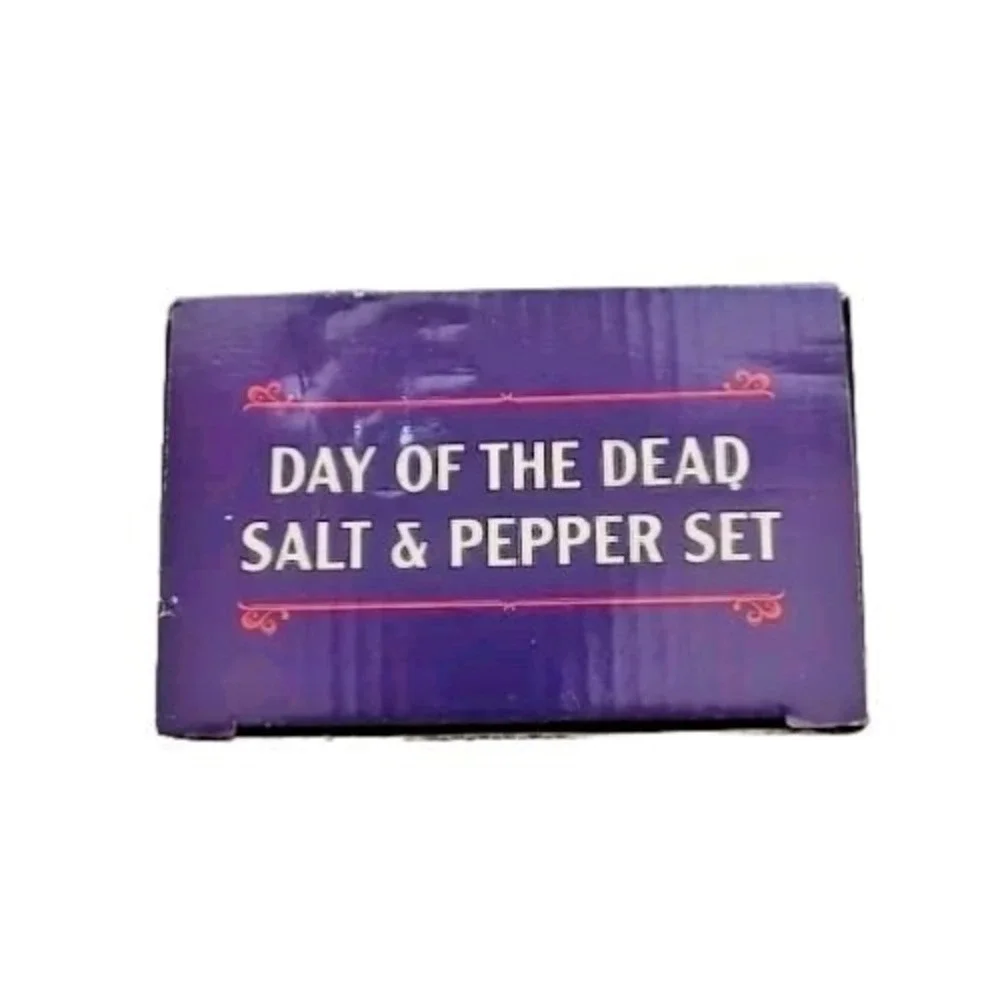 Day of the Dead Sugar Skull Salt and Pepper Shakers New with box